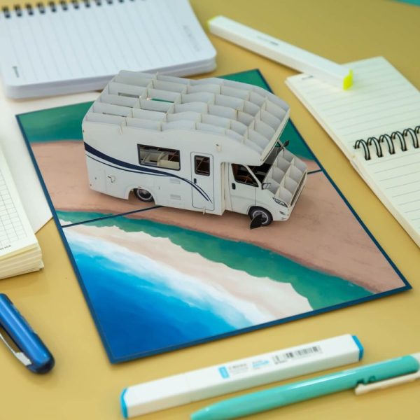 Papercrush pop-up kaart camper kaart op bureau