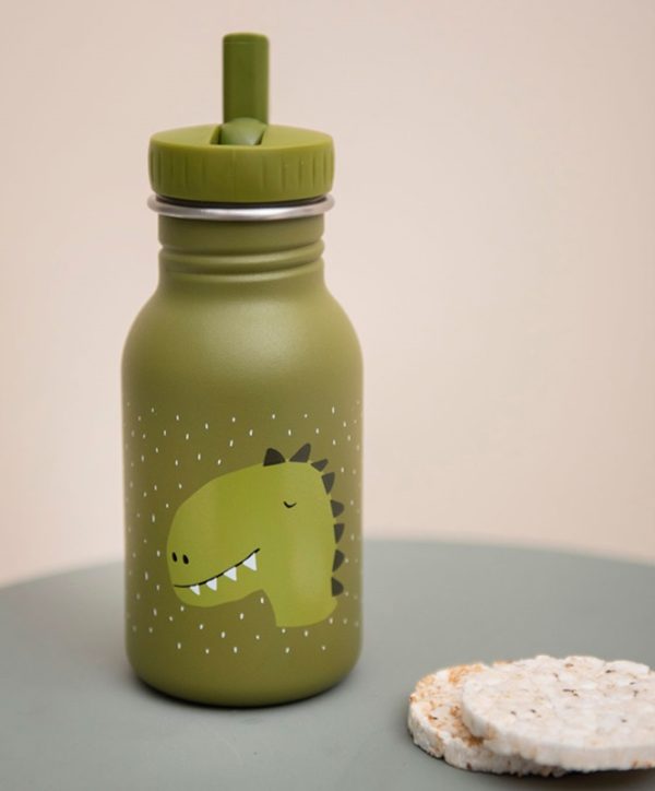 2610289 Trixie drinkfles RVS Mr Dino 350ml sfeerfoto met rijstwafels