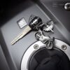 X001EEKLQH Fabach sleutelhanger beschermengel motorrijder antiek zilver sfeerfoto