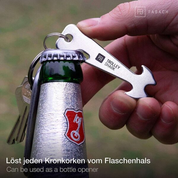 X000TZ108Z Fabach winkelwagenafnemer Trolley Shark zilver met flesopener sfeerfoto flesopener