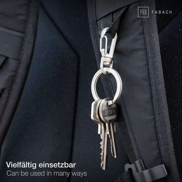 X00115NHW9 Fabach karabijnhaak sleutelhanger met 360 graden draaibare sleutelhanger sfeerfoto aan rugtas